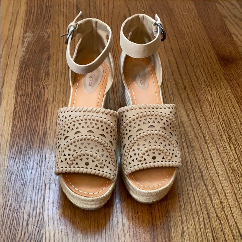 Cut-out detail wedges